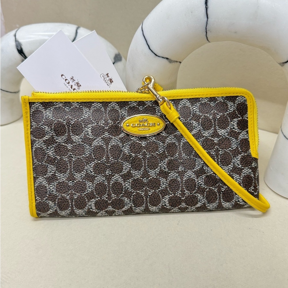 (new+tag) Coach signature monogram zippy wristlet wallet - fits iPhone Pro Max - Picture 8 of 10